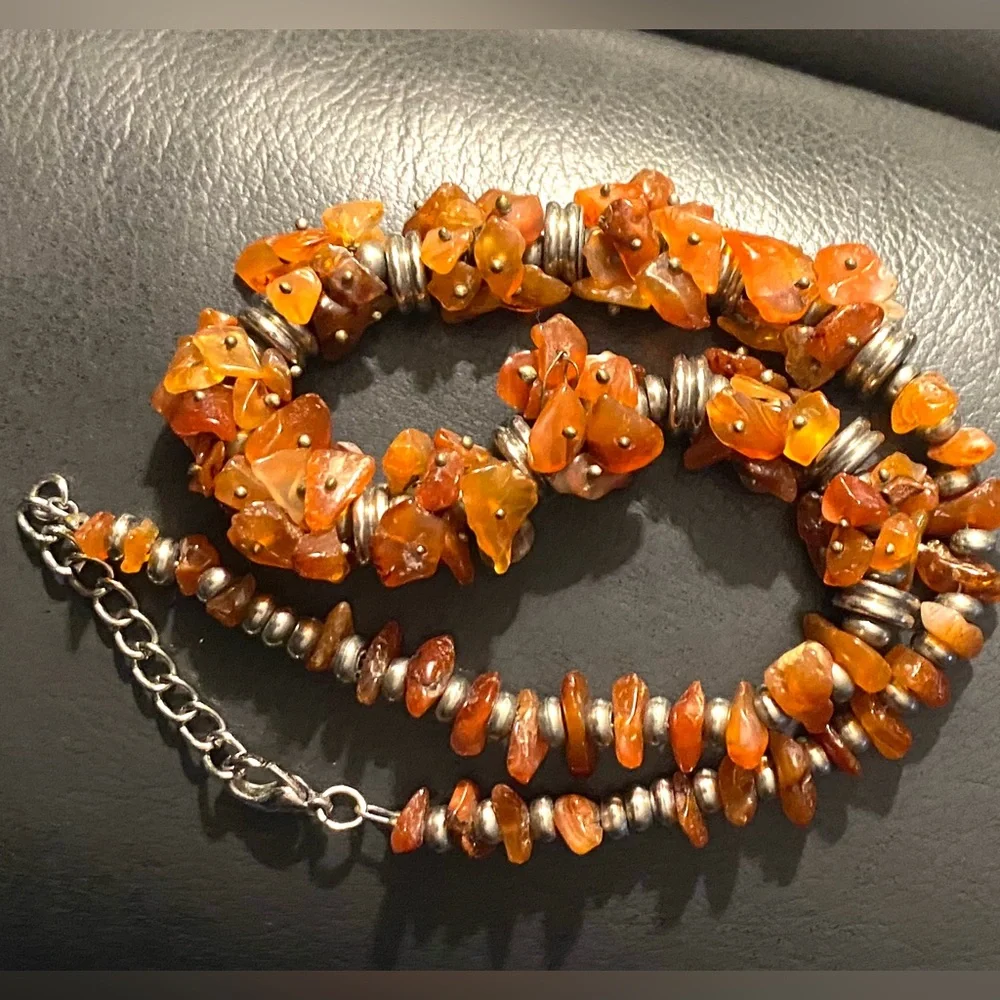 Elegant Carnelian Chip Beaded Chocker Style Necklace Silver Tone Spacer Beads
